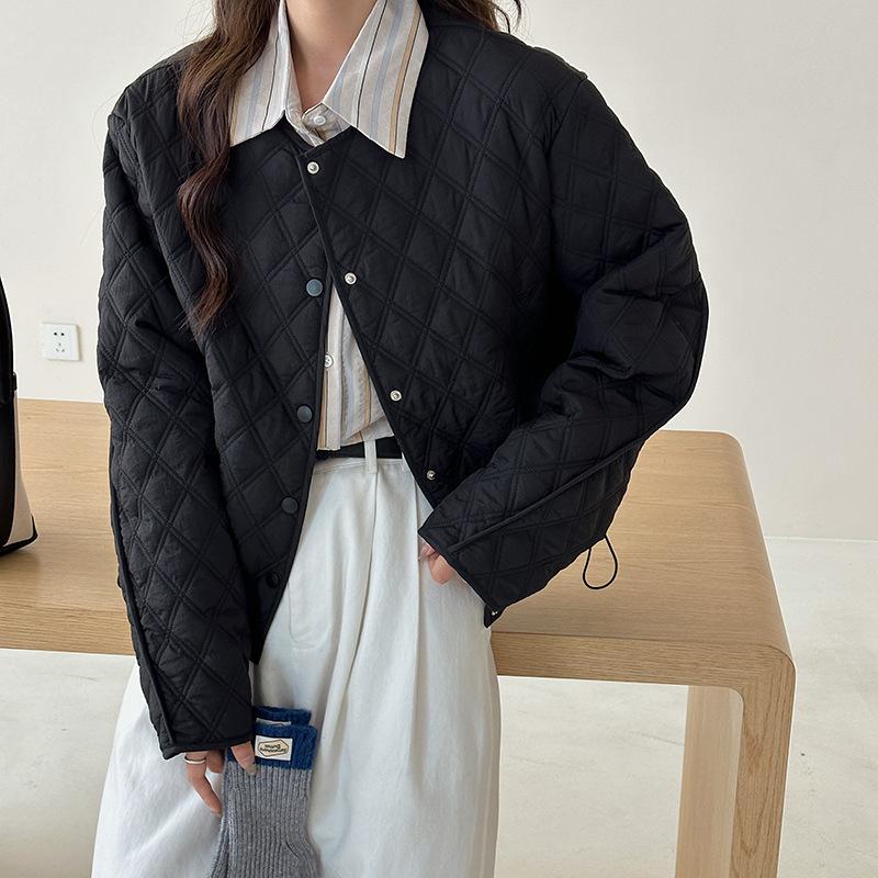 Leichte und dünne wattierte Kleidung, Herbst- und Winter-Kleine kurze wattierte neue Jacken, lockere wattierte Jacken.