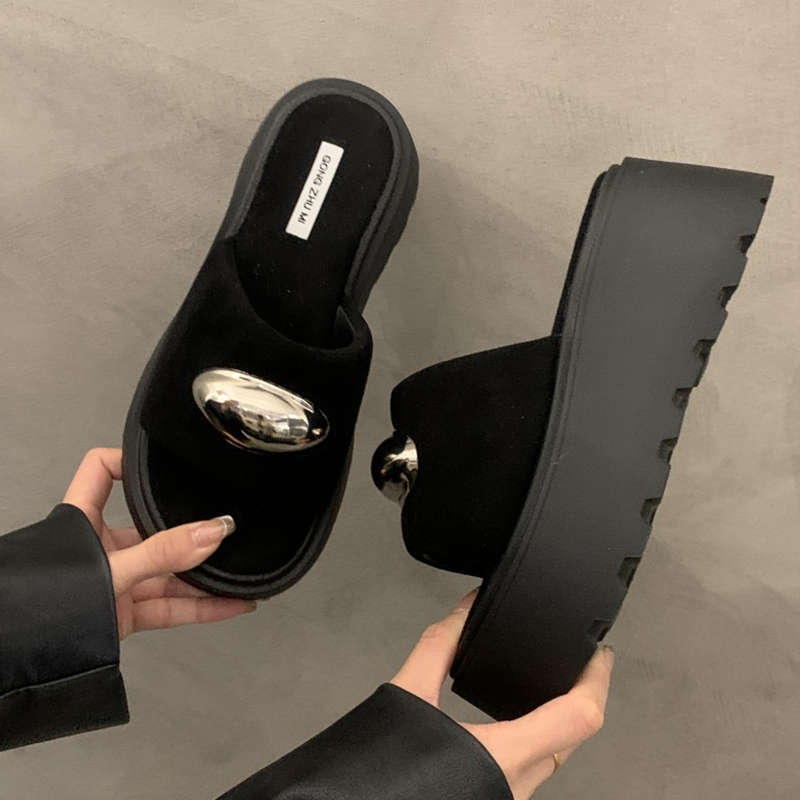 

Small height Internet celebrity beach sandals women wear 2025 summer new 7cm thick-soled French slippers 35