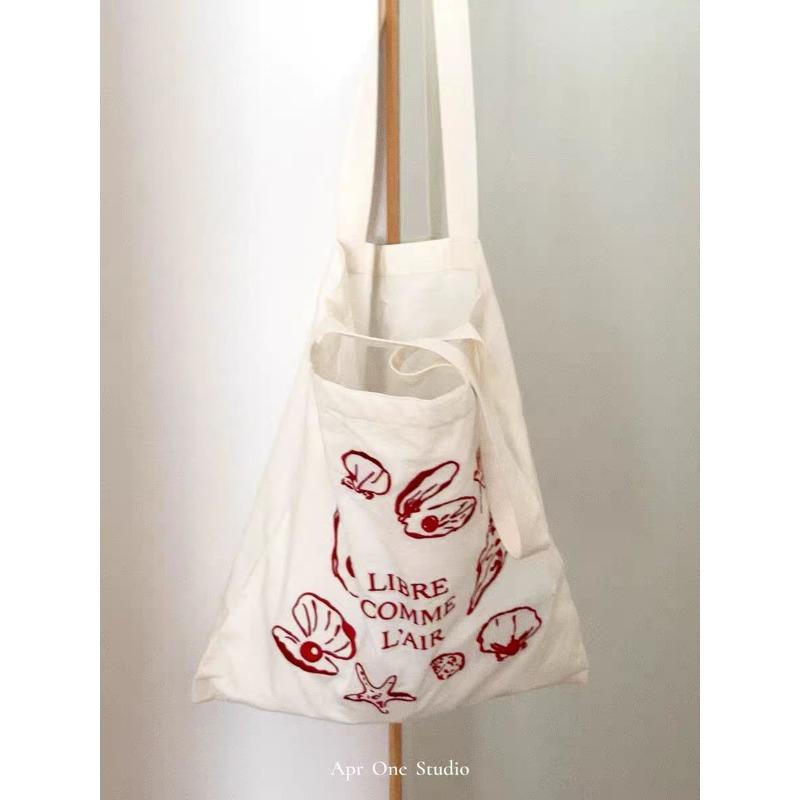 

Original holiday style canvas bag women s French romantic niche design sense premium versatile retro canvas bag shoulder bag белый
