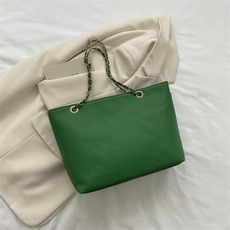 

Зима 2025 новая однотонная модная корейская версия женская сумка через плечо повседневная сумка-тоут под мышкой простая портативная женская сумка зелёный