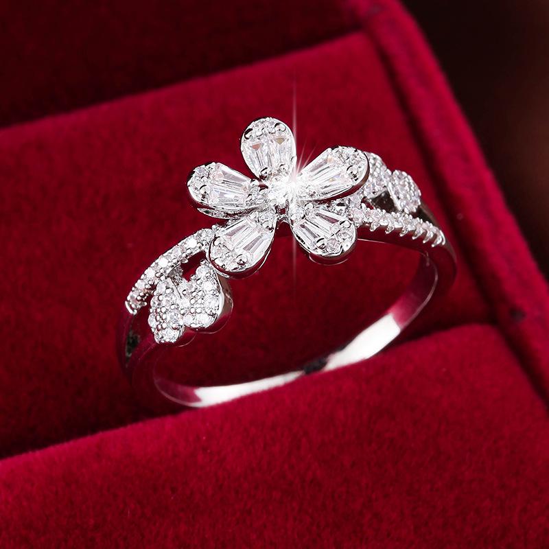 Elegant Exquisite Diamond Flower Design Women's Ring