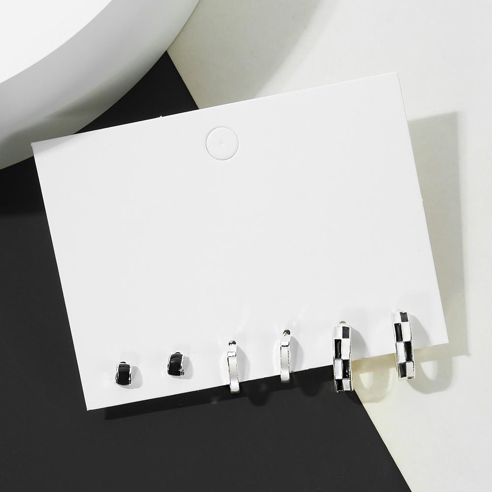 Boucles d'oreilles simples d'amour Mode Femme Ensemble de boucles d'oreilles Écossais noir et blanc Creux Élégant Exquis Bijoux Boucles d'oreilles Tempérament Charme Boucles d'oreilles fille