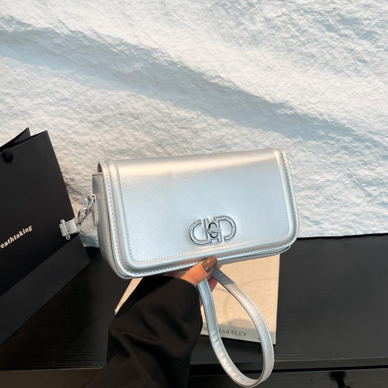 Women's bag messenger bag premium new retro shoulder messenger bag commuter fashion versatile armpit bag