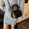 Autumn portable small bag women's new trendy shoulder messenger bag high value fashionable retro small square bag