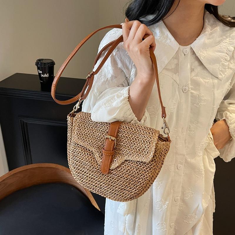 Retro texture literary street shooting seaside vacation small fresh and sweet woven shoulder messenger bag