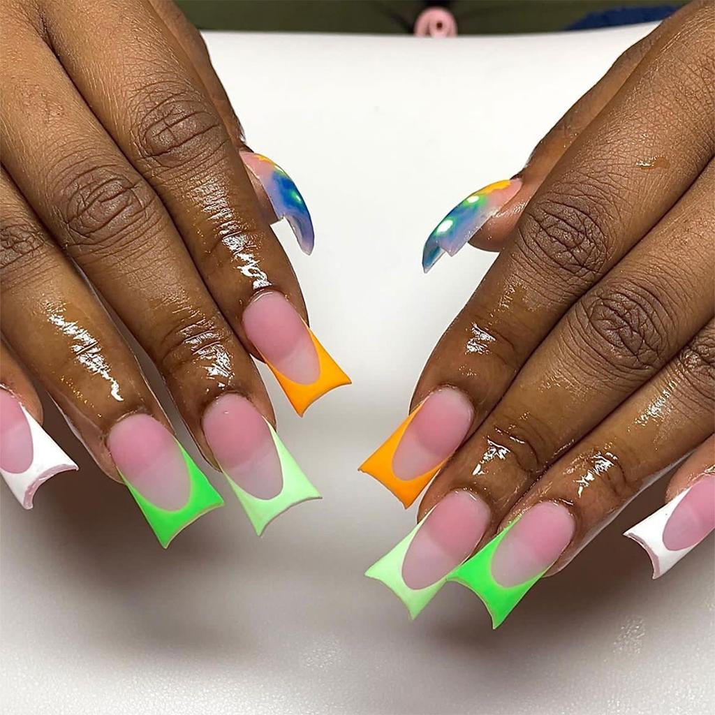 24 Stück Entenschnabel-förmige Falsche Nägel Gold Schmetterling Strass-Design Falsche Nagelspitzen Tragbare Vollabdeckung French Press-on Nägel