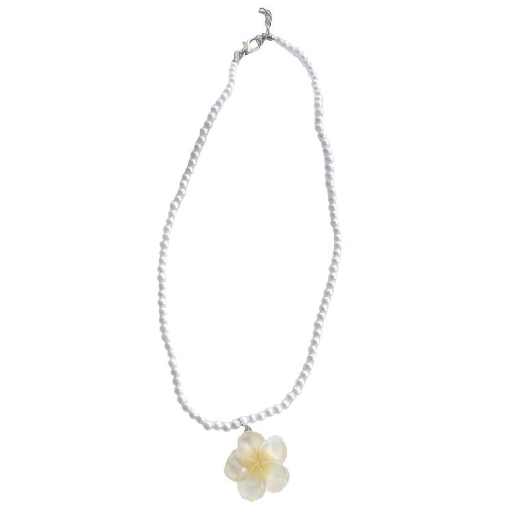 Elegant Flower Inspired Resin Flower Pendant Necklace Long Lasting Shine Stylish Gift For Nature Lovers