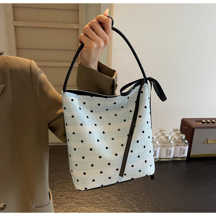 

Korean niche underarm bag 2025 autumn women s bag trendy fashion portable grandma bag single shoulder exquisite small bag зелёный