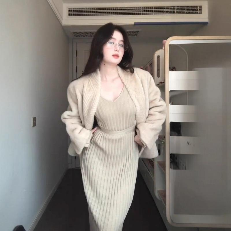 [] V-neck pit strip knitted dress autumn and winter new temperament strap waist and long dress women