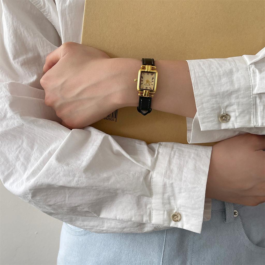 Fashion Small Square Watch Simple Roman Scale Retro Exquisite Small And Versatile Sugar Cube Medieval Watch Women