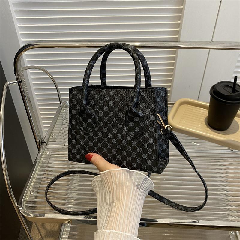 

Trendy Small Square Bag For Women In Chic Black Pink Brown And Cream Colors With Stylish Street Fashion Design чёрный