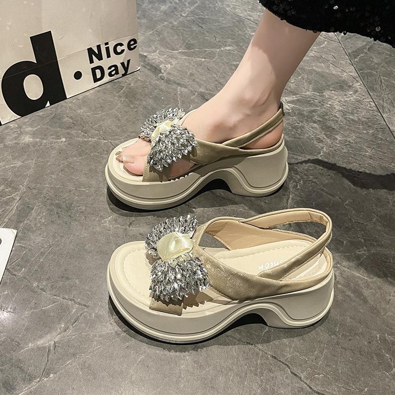 Beautiful thick-bottomed cool slippers for women to wear new summer rhinestone bows with skirts to increase the height of slippers
