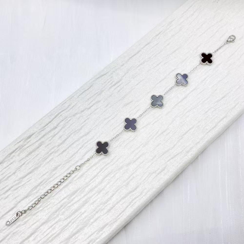 

Браслет Четырехлистный Клевер Двусторонний Титановая Сталь Не Теряет Цвет Пять Цветов Модный Простой и Универсальный Изящный Браслет 13mm