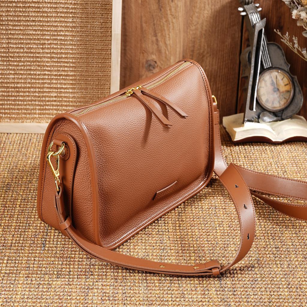 Top Layer Cowhide Breathable Large Capacity Genuine Leather Women's Bag 2025 New Retro Simple Texture Single Shoulder Underarm Messenger Bag