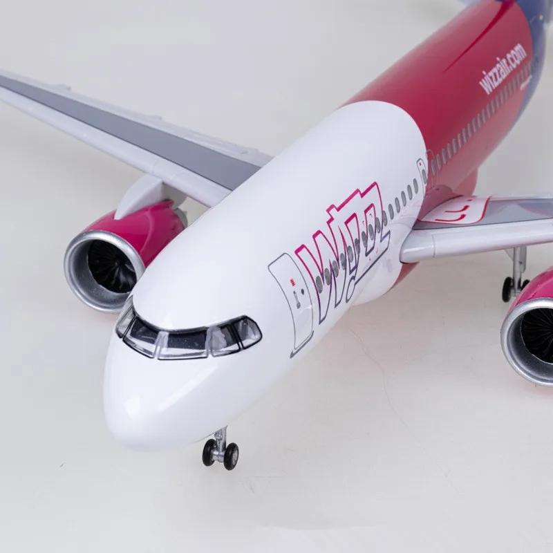 Large Airplane Model WIZZ Airlines Airbus 320 Plane Model 1:80 Scale 47cm Diecast Airplanes with LED Light for Collection or Gif