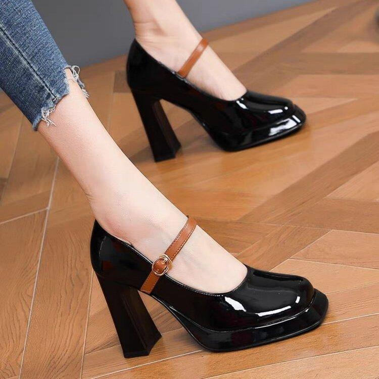 

European and American retro women s shoes spring 2025 new waterproof table high heels one-word buckle with square head thick heel single shoes 34 чёрный