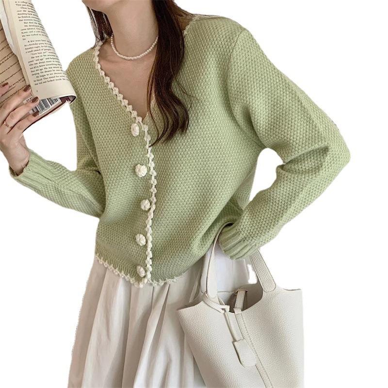 Süßer kurzer Abschnitt kleiner frischer Strickjacke mit V-Ausschnitt für Damen Herbst kleiner duftender Wind lockere Pulloverjacke für Damen