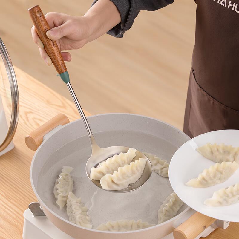 Camellia 304 Stainless Steel Wooden Handle Kitchen Utensil Set