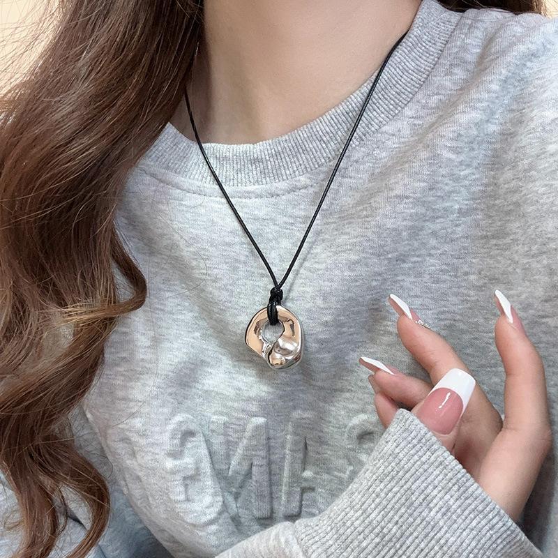 Korean Cold Wind Geometric Love Bow Necklace Personality Trend Sweater Chain Simple Retro Item Decoration