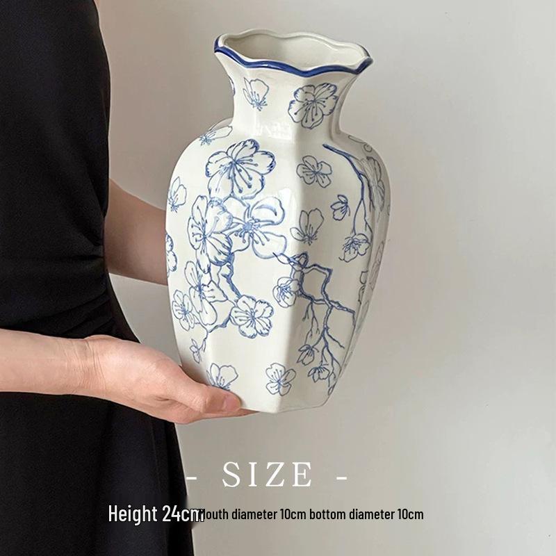Vintage Blue & White Porcelain Vase for High-End Floral Display – Elegantly Designed Ceramic Ornament for Home Decor