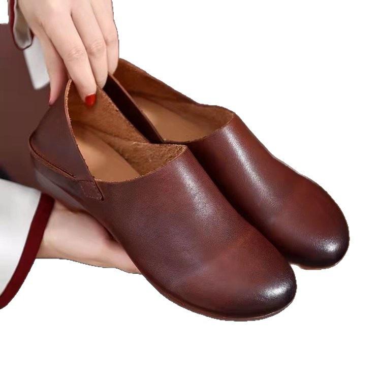 Retro grandma leather shoes women's 2025 autumn new soft-soled casual shoes flat-soled shallow mouth large-size single shoes lazy shoes