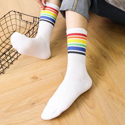 1 paar Winter Socken Regenbogen Farbe Gestreiften Adrette Dicke Anti-rutsch Warme Weiche Mid-rohr Kein Geruch Knöchel schutz Dame Socken