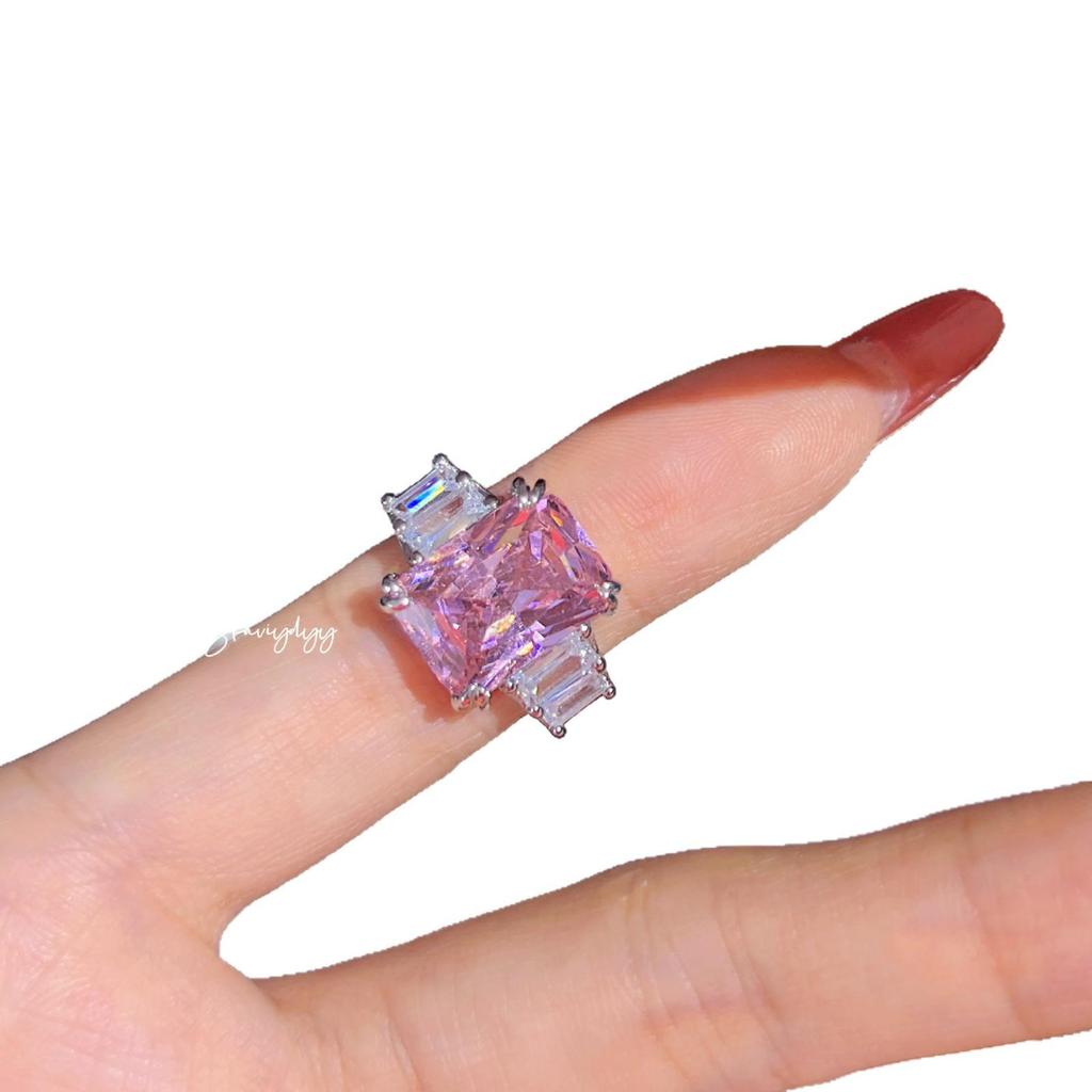 Xiaohongshu-Recommended Classic Pink Moissanite Square Diamond Ring