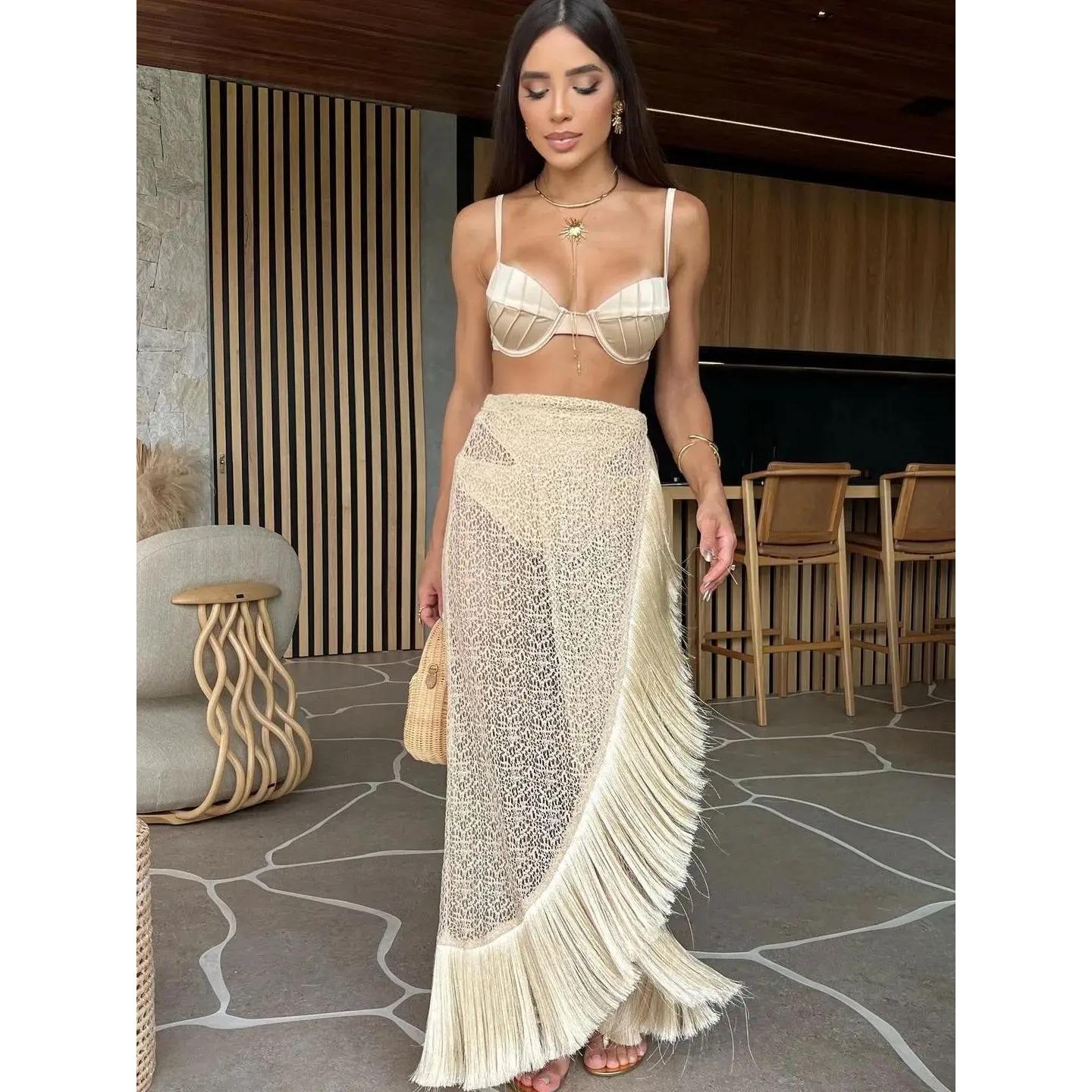 

Модный сексуальный однотонный комплект бикини из трех предметов, мягкий бюстгальтер с кисточками, пляжная юбка с высокой талией, купальник, летний пляжный праздничный купальный костюм