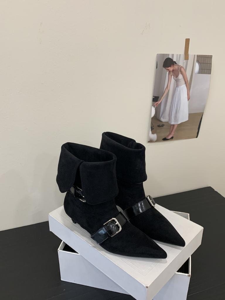 2025 Women's Suede Short Boots Fashion Button Boots Women's New Versatile West and Pointed Western Boots