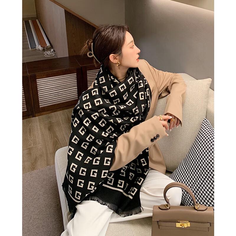 VICTORIA&VERA Elegant Ripped G-Letter Scarf