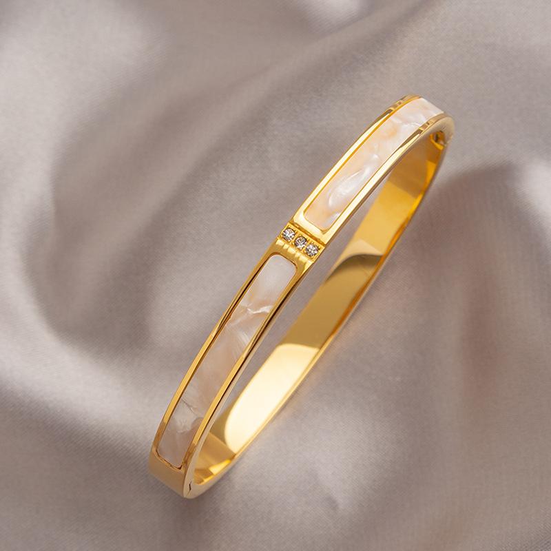 Women Fade Resistant Titanium Steel Mother Of Pearl Inlaid Diamond Luxury Fashion Bangle