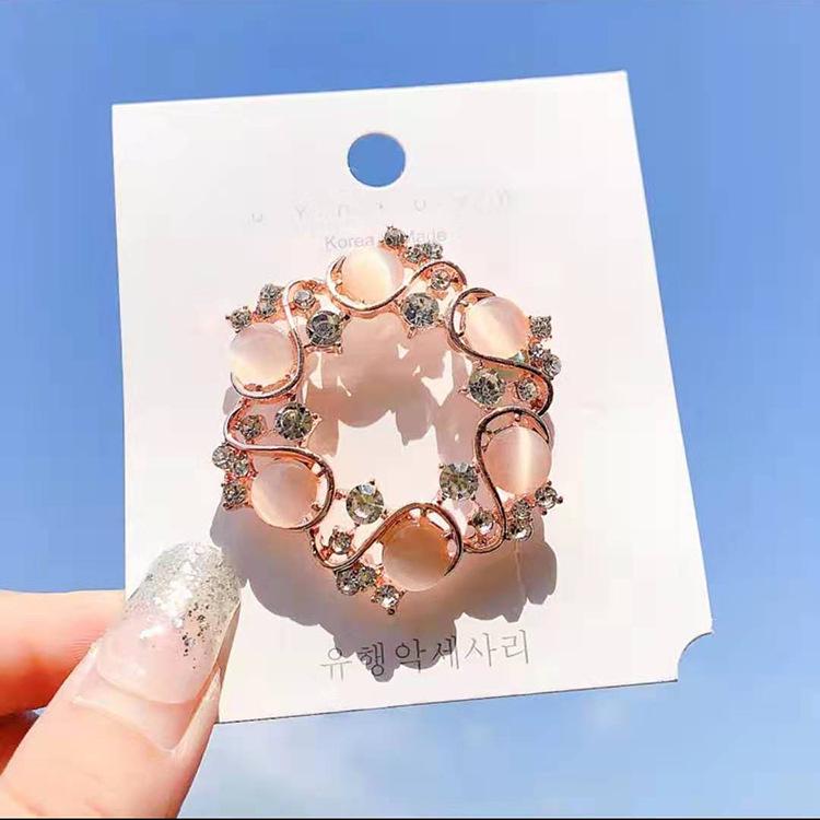 High-End Alloy Brooch with Pearl Imitation and Rhinestone Corsage Pin - Fashion Accessory