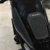 Honda REBEL CM500/300 Modifikovaná Protiskluzová Gumová Ochranná Nálepka na Palivovou Nádrž