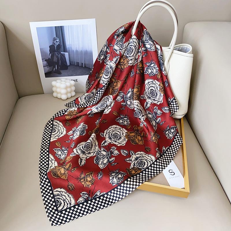 

Retro niche style advanced sense simulation silk square towel design sense rose printing small square towel 70*70