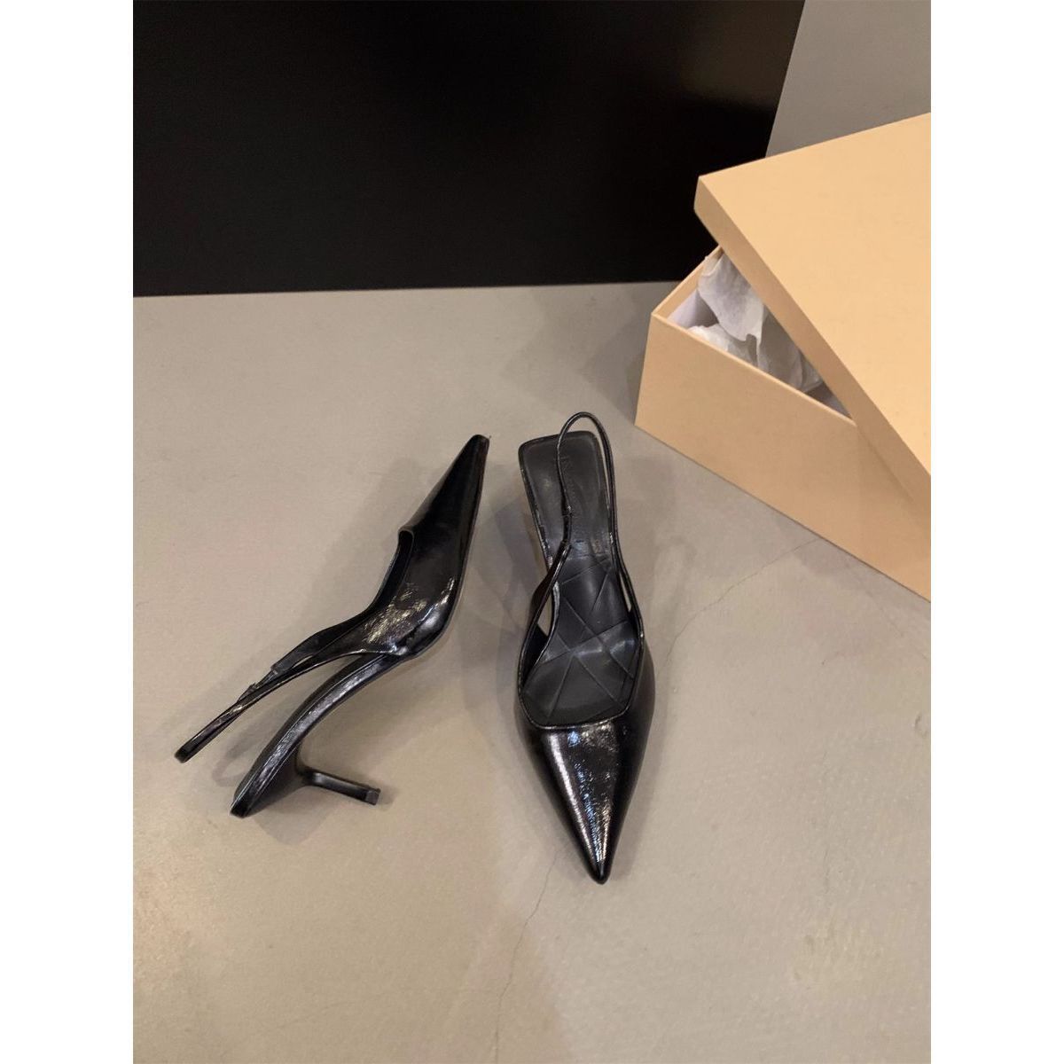 

Серебряные туфли на высоком каблуке с острым носком и сумкой на голове, босоножки сказочной формы, весенние и осенние туфли с французским задником, пустые одинарные туфли 38 чёрный