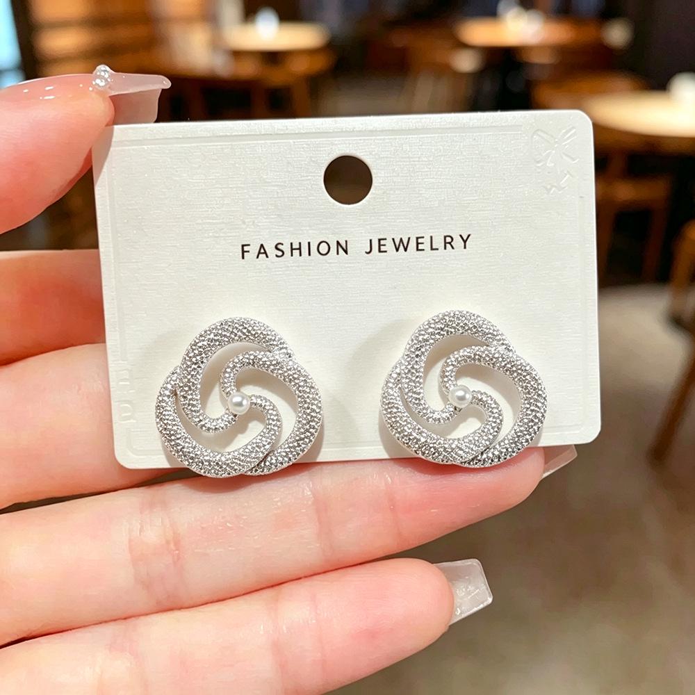 Luxurious Bright Pearl Twisted Snake Stud Earrings for Women