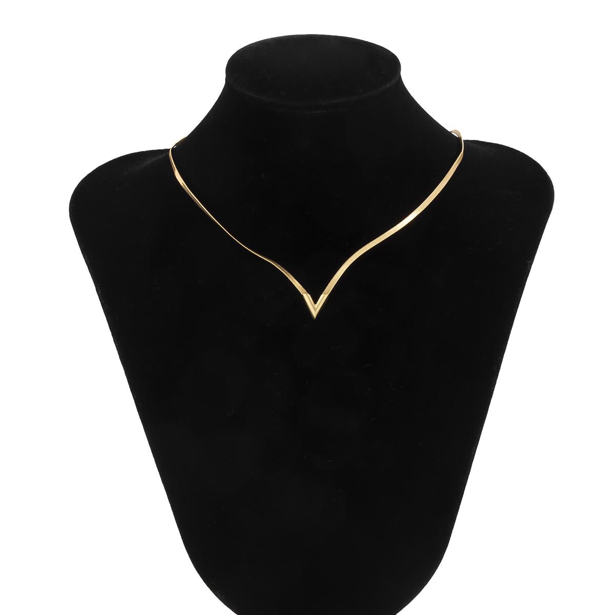 Men s Unique Simple Creative V-Shaped Copper Flat Snake Chain Necklace Trendy Blade Chain Clavicle Chain Gold 04621