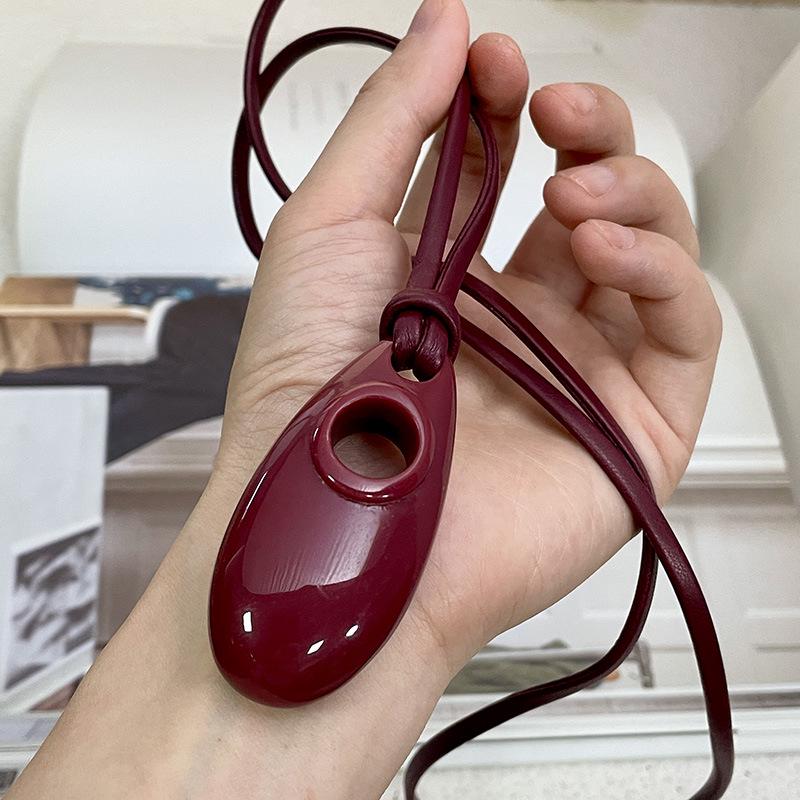 

Корейское ожерелье-подвеска в форме овального подсолнуха бордового цвета - Высококлассная женская цепочка для свитера 2024