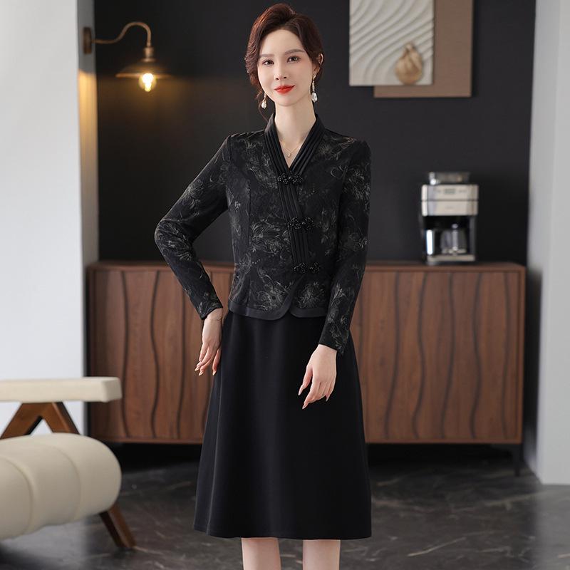 

2026 Spring Velvet Patchwork Qipao Midi Dress - Long-Sleeved, Elegant Wear for Middle-Aged Women. 2XL