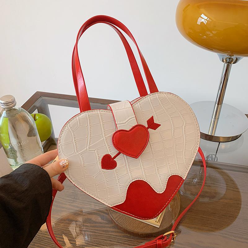 

Bags This year, popular bags 2025 new Mori sweet girl single shoulder Xiaohongshu same messenger love bag чорний