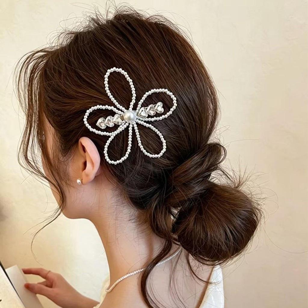 Exquisite Pearl Flower Duckbill Clip with Sparkling Diamonds: Elegant, Versatile Design