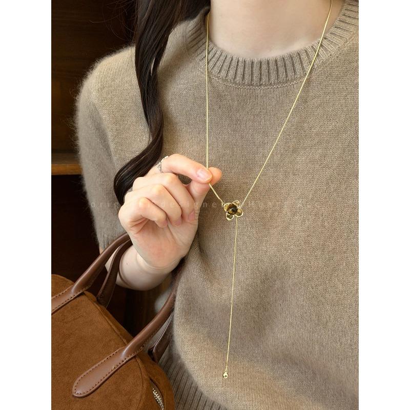 Winter and Autumn Vintage Tiger-eye Stone Heart-shaped Flower Pendant Pull Necklace for Elegant Women's Sweater Chain