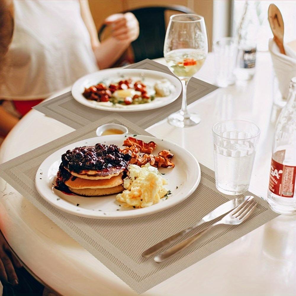 Sada 4 kusů, tepelně odolné prostírání, omyvatelné PVC prostírání, tkané vinylové prostírání na stůl, protiskluzové a proti usazování nečistot prostírání