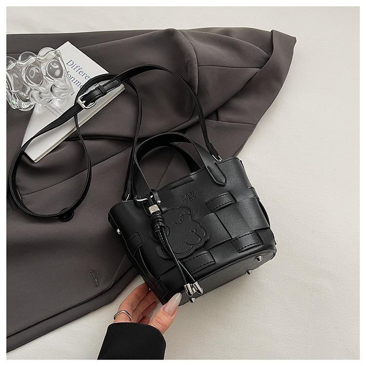 

Hand carrying bucket bag, high-end women s bag ins design sense, woven vegetable basket, messenger bag, spring and summer fashion mother and child bag