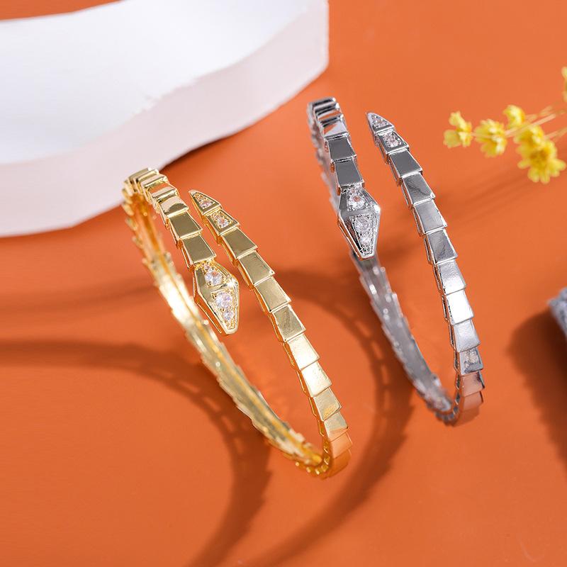 Head and tail snake bone bracelet with opening spring wristband for fashionable commuting