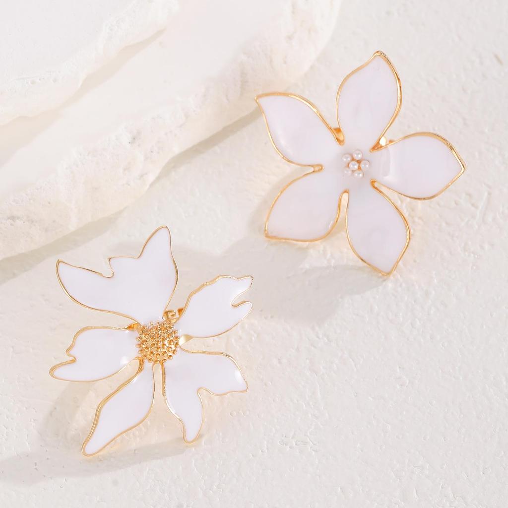 Fashion Exaggerated Dripping Oil Stereoscopic Alloy White Five Petal Flower Opening Ring