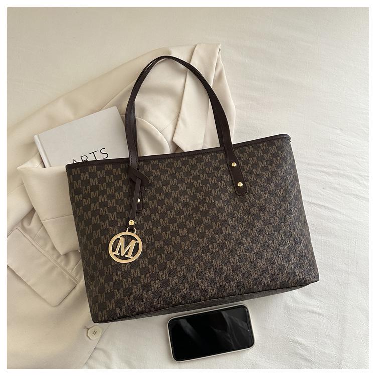 Women's 2025 Trendy High-End Versatile Shoulder Handbag: Large Capacity Underarm Tote