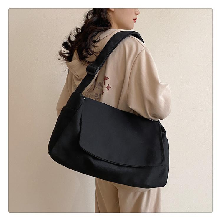 

Large capacity shoulder canvas bag leisure travel women shoulder bag literary retro canvas bag source bag чорний