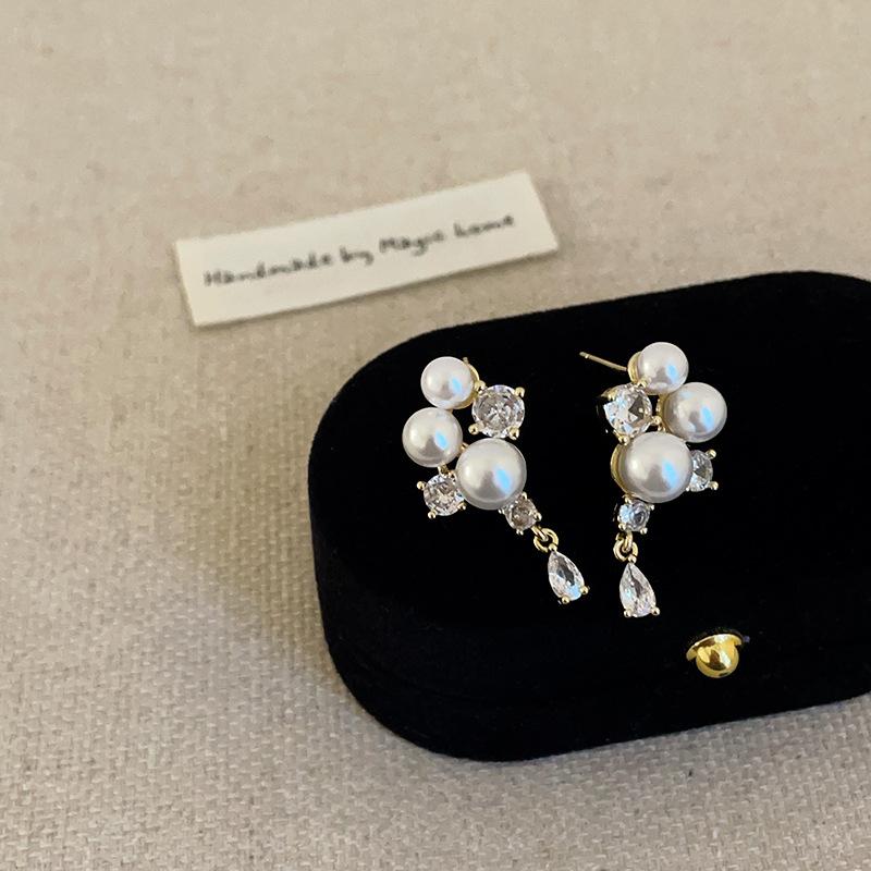 French Retro Pearl Zircon Stud Earrings Women'S Niche Light Luxury Personality Fashion Unique Texture Versatile Earrings