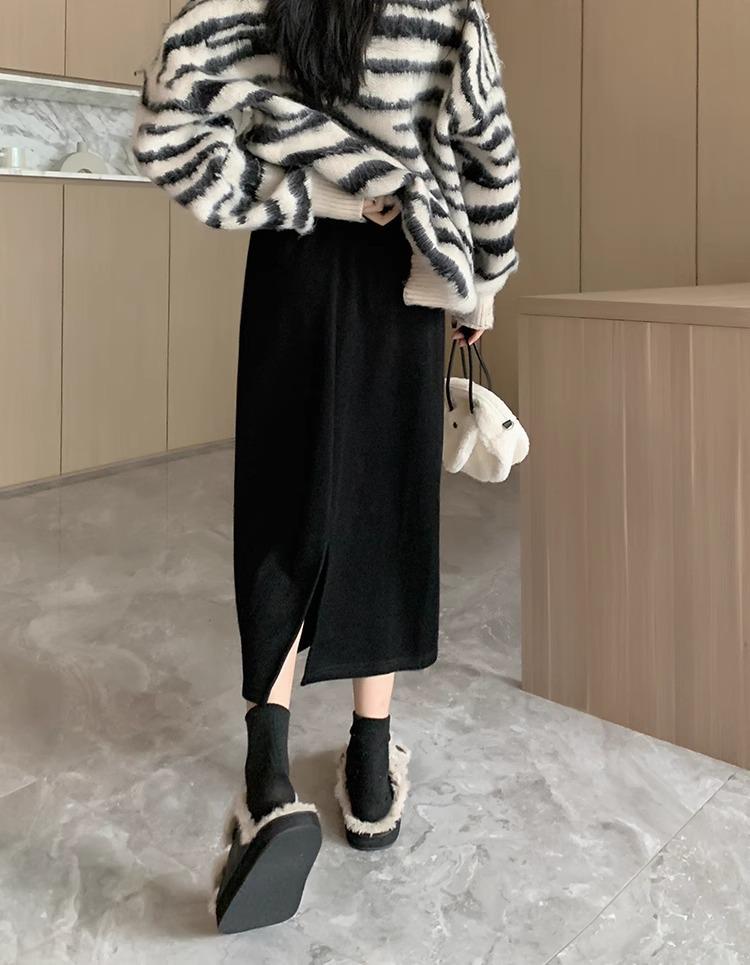 Women's High-Waisted Corduroy A-Line Skirt - Slim Fit, Stylish Korean Design for Autumn/Winter 2023